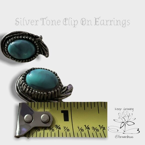 Unmarked Vintage Silver Tone Clip on Earrings - Picture 6 of 8